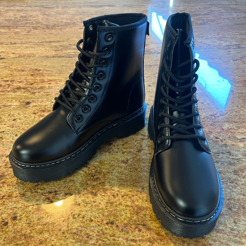 Combat boots